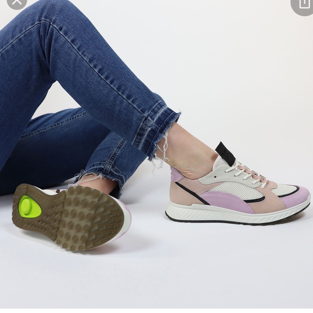ECCO WOMEN'S LAYERED SNEAKER. - Picture 2 of 13